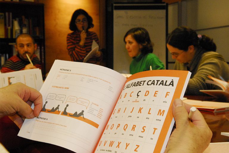 Sugerencias para que la población catalana ayude a incrementar el uso de su lengua oficial